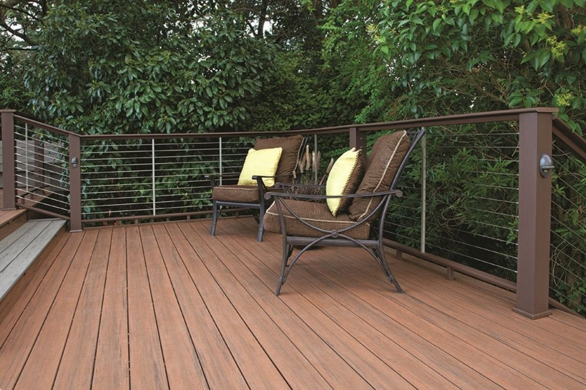 别让漂亮的阳台变成家里的烦恼,这份针对大马气候的户外地板推荐让你少走冤枉路