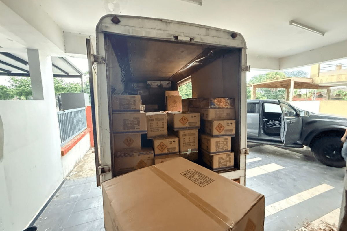 新山烟花爆竹走私案|嫌犯操作细节曝光,警方突击保障社区安全