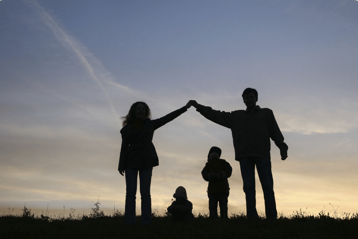 家产要稳,靠感情还是靠规矩?家庭协商 vs 法律信托 Q&A